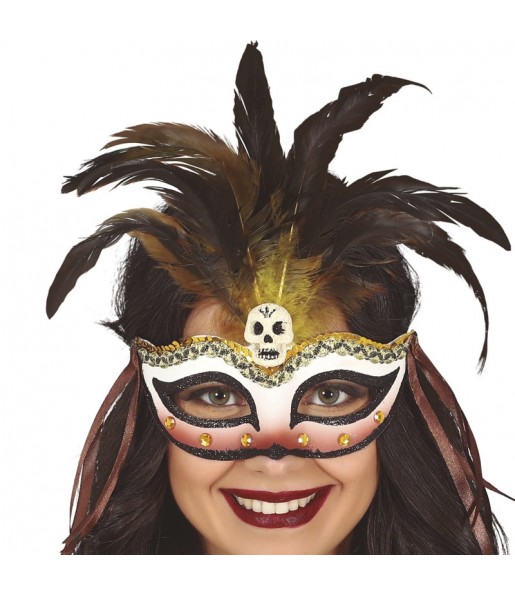 Masque vaudou avec plumes pour compléter vos costumes térrifiants