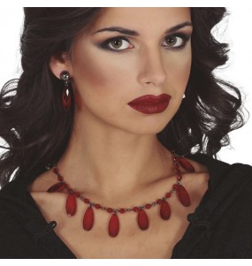 Collier et boucles d\'oreilles en rubis rouge pour compléter vos costumes térrifiants