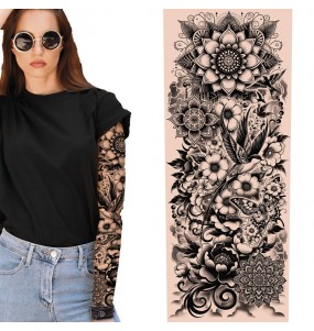 Manche tatouage fleurs noires pour compléter vos costumes