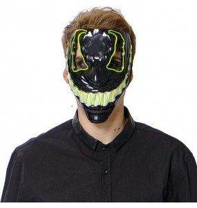 Masque Mr. Evil avec lumière American Nightmare pour compléter vos costumes térrifiants