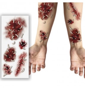 Tatouage de blessures avec des vers pour compléter vos costumes térrifiants