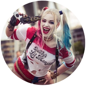 Injectez un peu de folie dans votre Halloween avec nos costumes amusants de Harley Quinn. Soyez la reine du chaos !